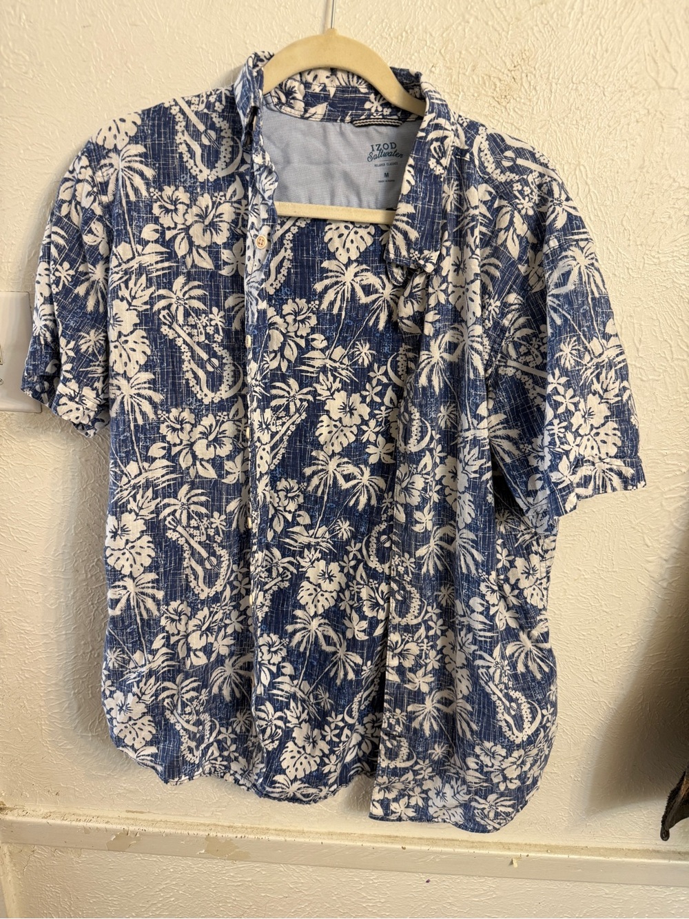 Izod Blue and White Hawaiian-Print Short-Sleeve Button-Down Shirt